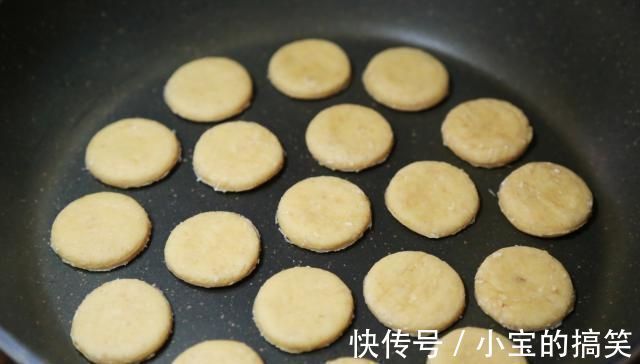 燕麦|燕麦片中加4个鸡蛋，不用水不用蒸，鲜甜松软，比包子馒头还好吃