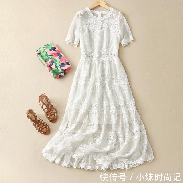 蕾丝|越是好穿舒适的真丝裙,就越是能在炎炎夏日里穿出一股清流的凉爽