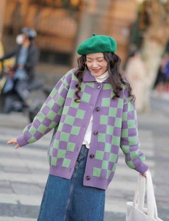 格纹 “针织衫+半裙”才是今冬最火穿搭,简约大方又时髦,照穿准没错