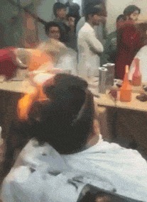 |搞笑GIF: 这样的新娘要不得 客人刚新娘就原形毕露了