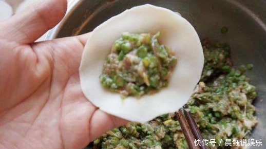  饺子馅用此菜做，比韭菜鸡蛋好吃N倍，孩子一次吃10个都不够