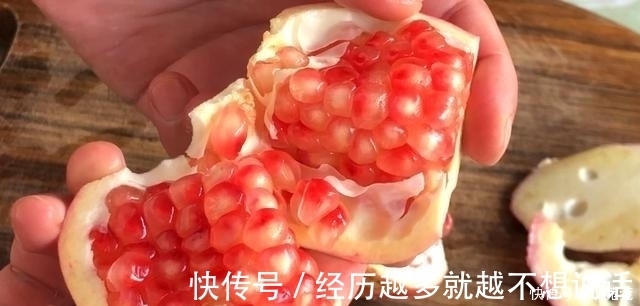 国庆|吃了20年石榴才知道，石榴上有个“小机关”，3秒剥好不脏手