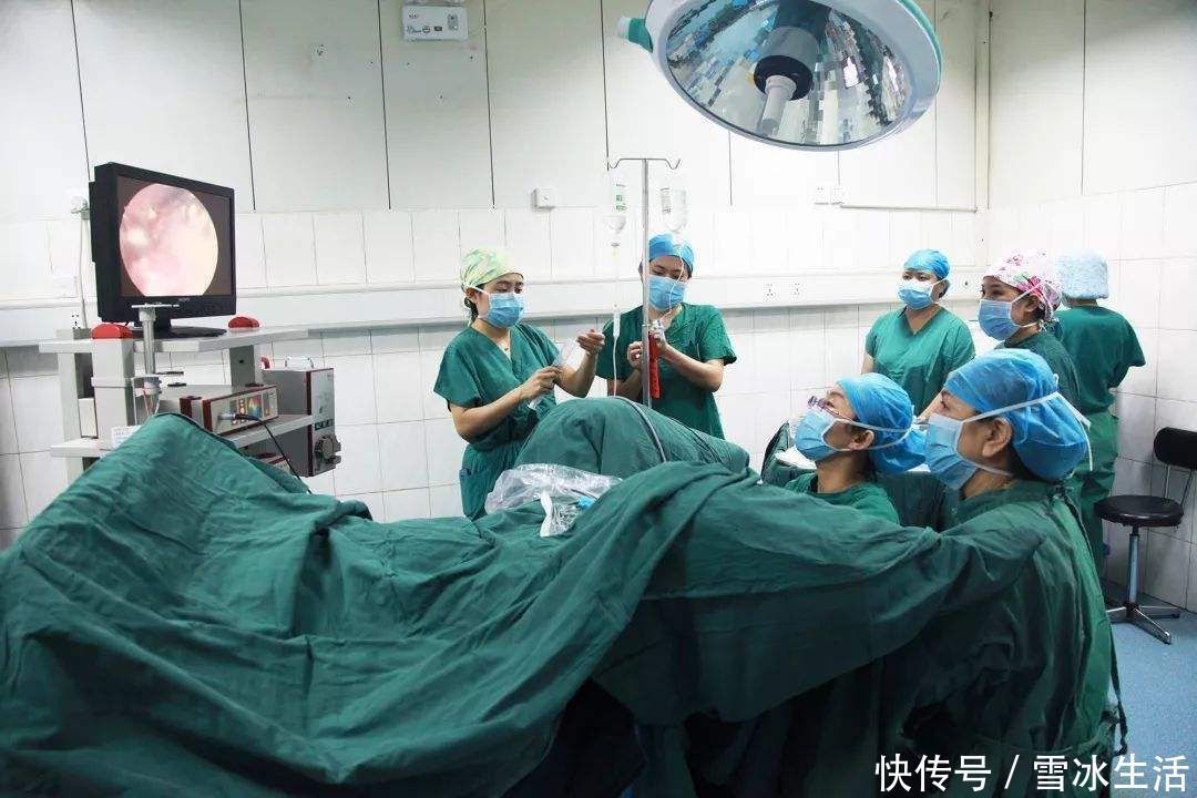 观摩|“凭什么围观我生孩子”宝妈临产被实习生观摩,情绪激动难自制