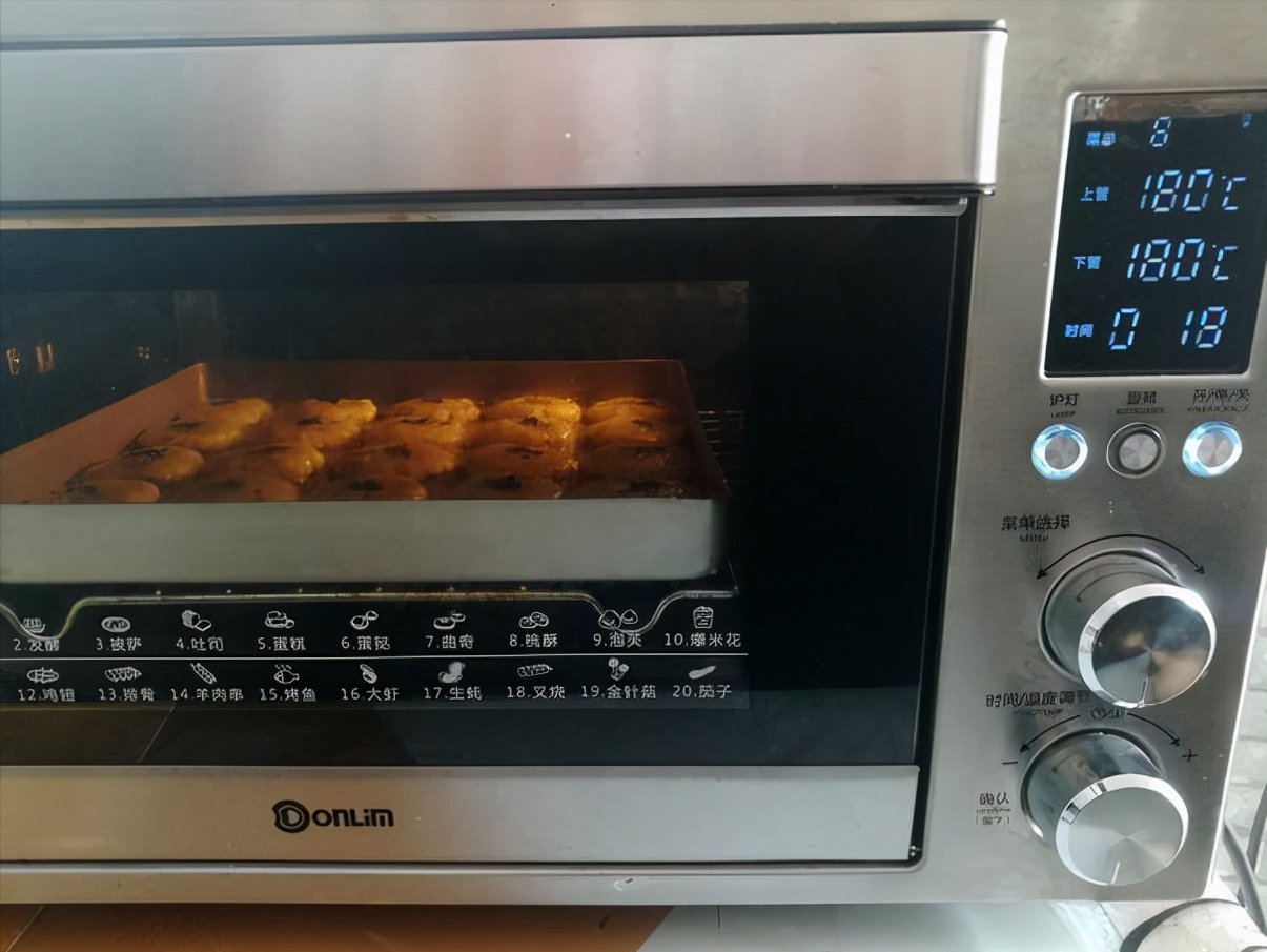 这饼干简单好做,用玉米油也能做得香酥掉渣,无添加孩子吃的安心