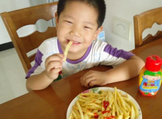 食物|7岁男孩每天吃米饭喝粥,3个月后却被送急救,父母无知害了孩子