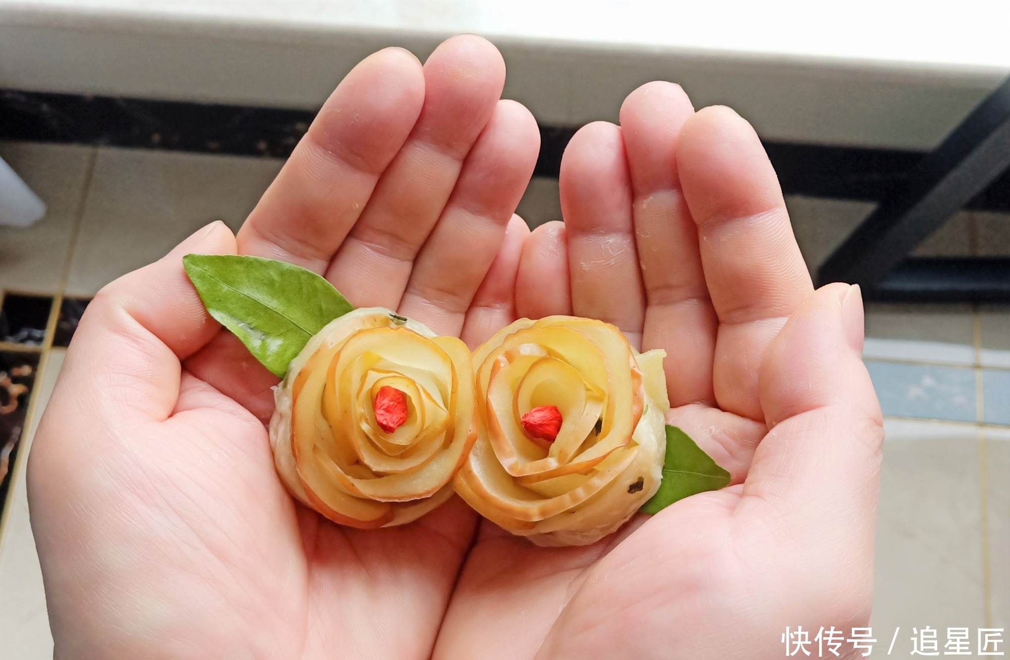 老两口的浪漫早餐,吃得舒服又省事儿,网友:有仪式感的生活