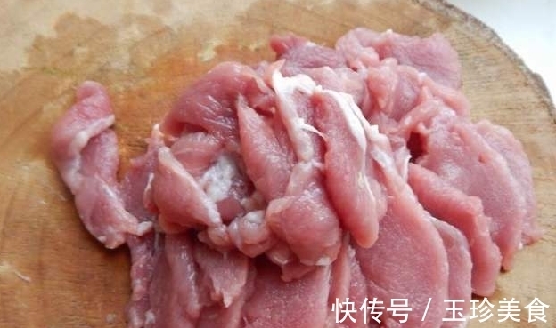 肉片用淀粉腌制是不对的！酒店大厨教你2个诀窍，肉片香嫩更入味
