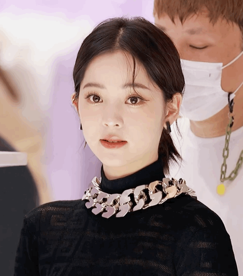 m 剪了短发的娜比，背啥我买啥