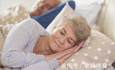 老年人|到了60岁走路能延缓衰老？坚持做好3件事，比走路更管用