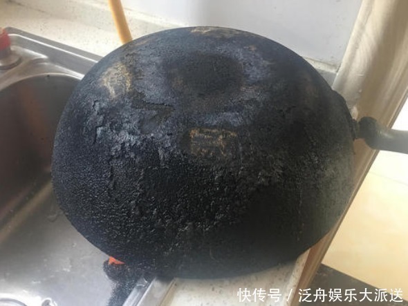 炒锅|铁锅用久了,发黑还粘锅教你养锅技巧,十年也油光发亮,不粘锅
