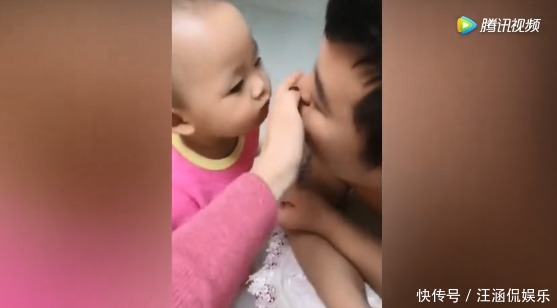爸爸|“小情人”要亲爸爸,却被妈妈故意挡住,宝宝的反应让爸妈乐了