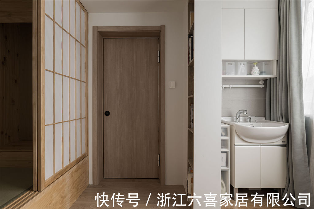 玄关|平面设计师的家｜探索过一切华丽的色彩和线条，回归最质朴的自然栖居世界！