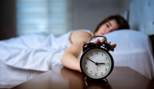  安睡|老中医献方：1味小药，打成粉，每天吃2次，补足心血，安睡整晚！