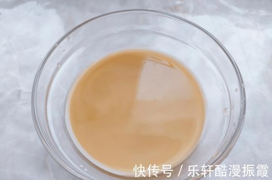 好吃上档次,原材料还不贵,上桌就光盘的鲍鱼小土豆烧虾球