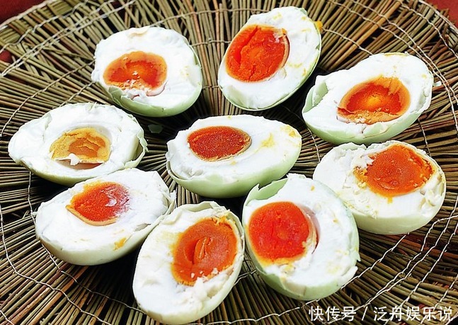 加盐|腌咸鸭蛋,只加盐可不行,多做2步,1周就腌好,个个起沙还流油