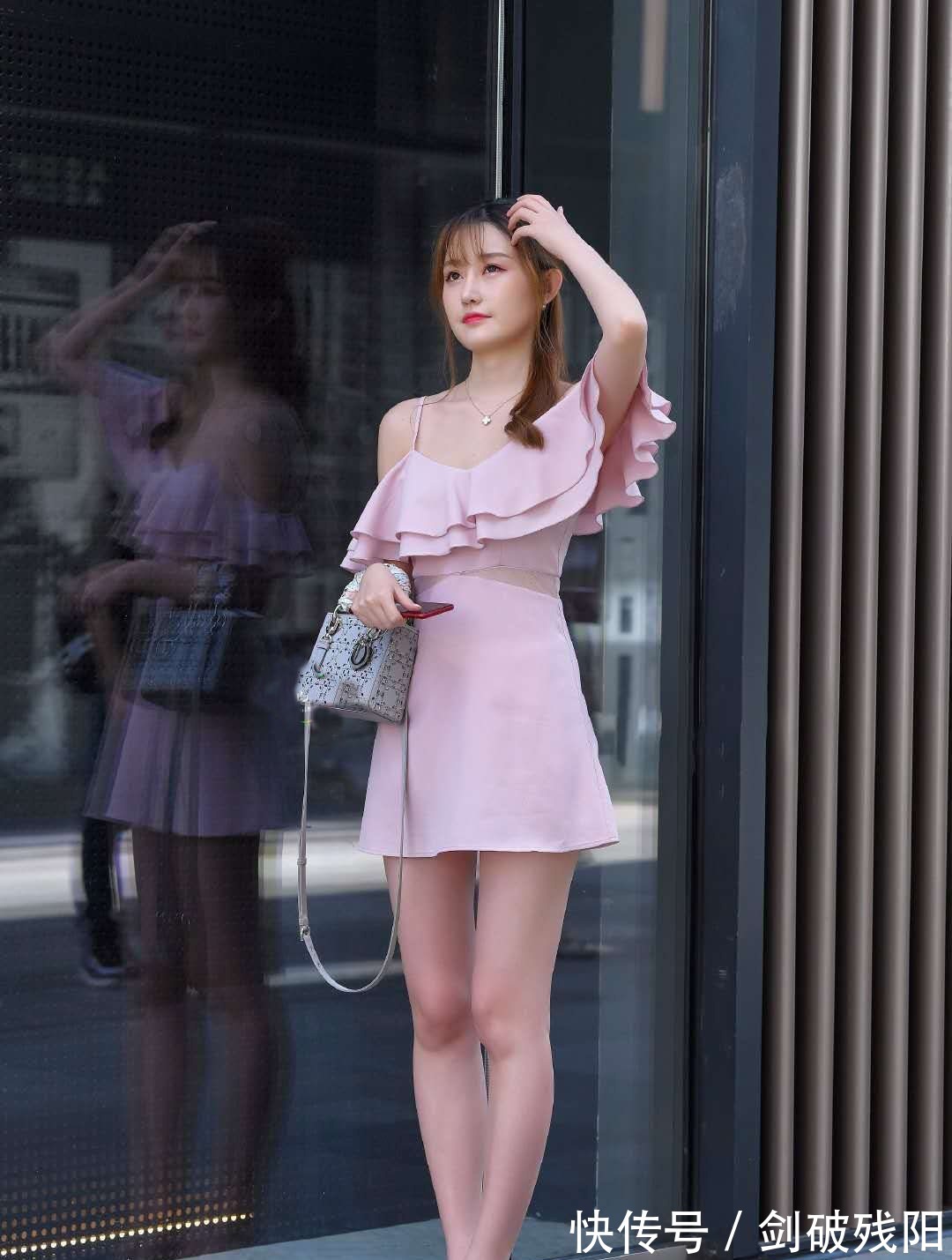 满分|夏日如何搭配才更显淑女气质这款粉色裙让你甜度满分,可爱极了