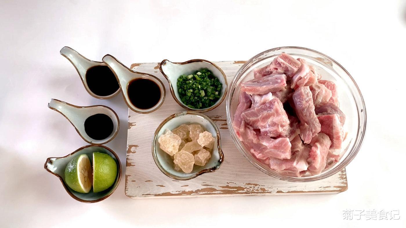 手指|酸甜可口的糖醋排骨,小火炒糖色,好吃到舔手指