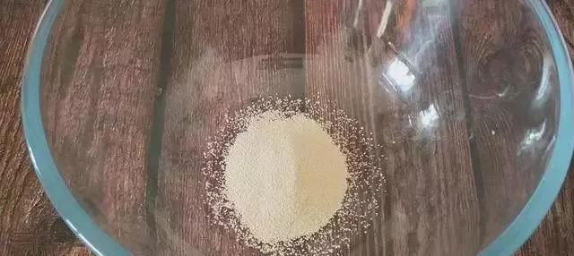 筷子|早餐饼的新吃法，不揉面不擀面，筷子一搅，比包子油条好吃，真香