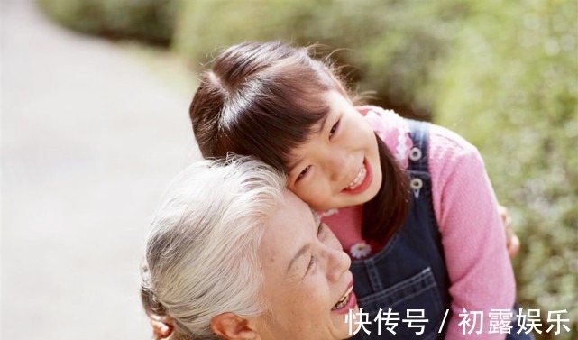 关键期|孩子从小跟谁睡,长大就和谁亲吗?专家:错过关键期努力也徒劳