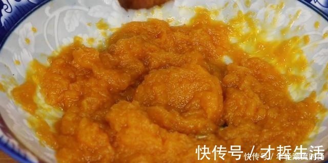 南瓜别做南瓜饼了，教你个神奇做法，简单又美味，给肉都不换