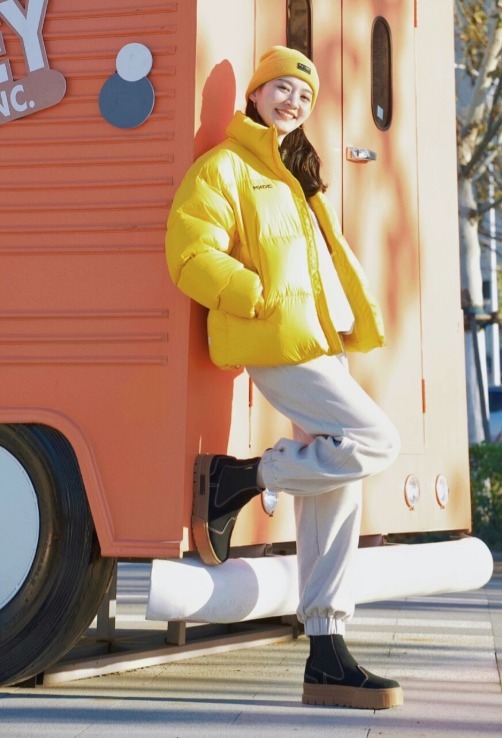 紧身裤|2022年羽绒服怎么穿才洋气?时髦精都在这样搭配,照着穿都很美!