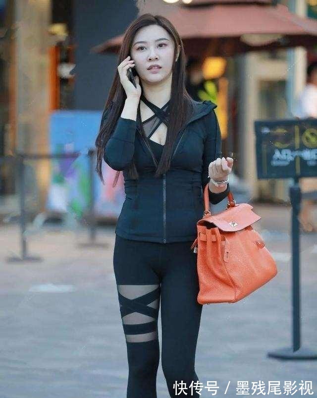 时尚靓丽 粉红色紧身打底裤搭配黑色运动帽,时尚靓丽,体现迷人的小腿!