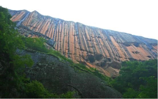 距今为7000万年的丹霞地貌奇观，有着全国独一无二的登山之道