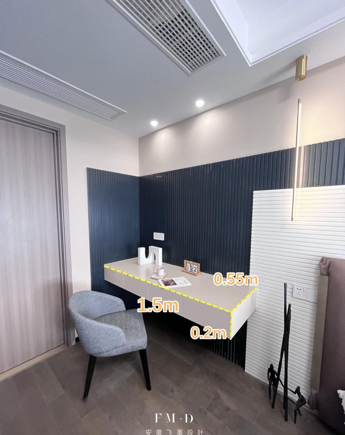 玻璃柜|事实证明,卧室不做套房,装一字型玻璃柜,也能打造步入式梳妆区