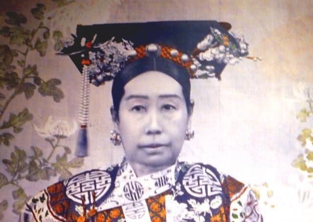 枕头|专家打开一枕头,里面全都是国宝,被证实属于慈禧的贴身丫鬟