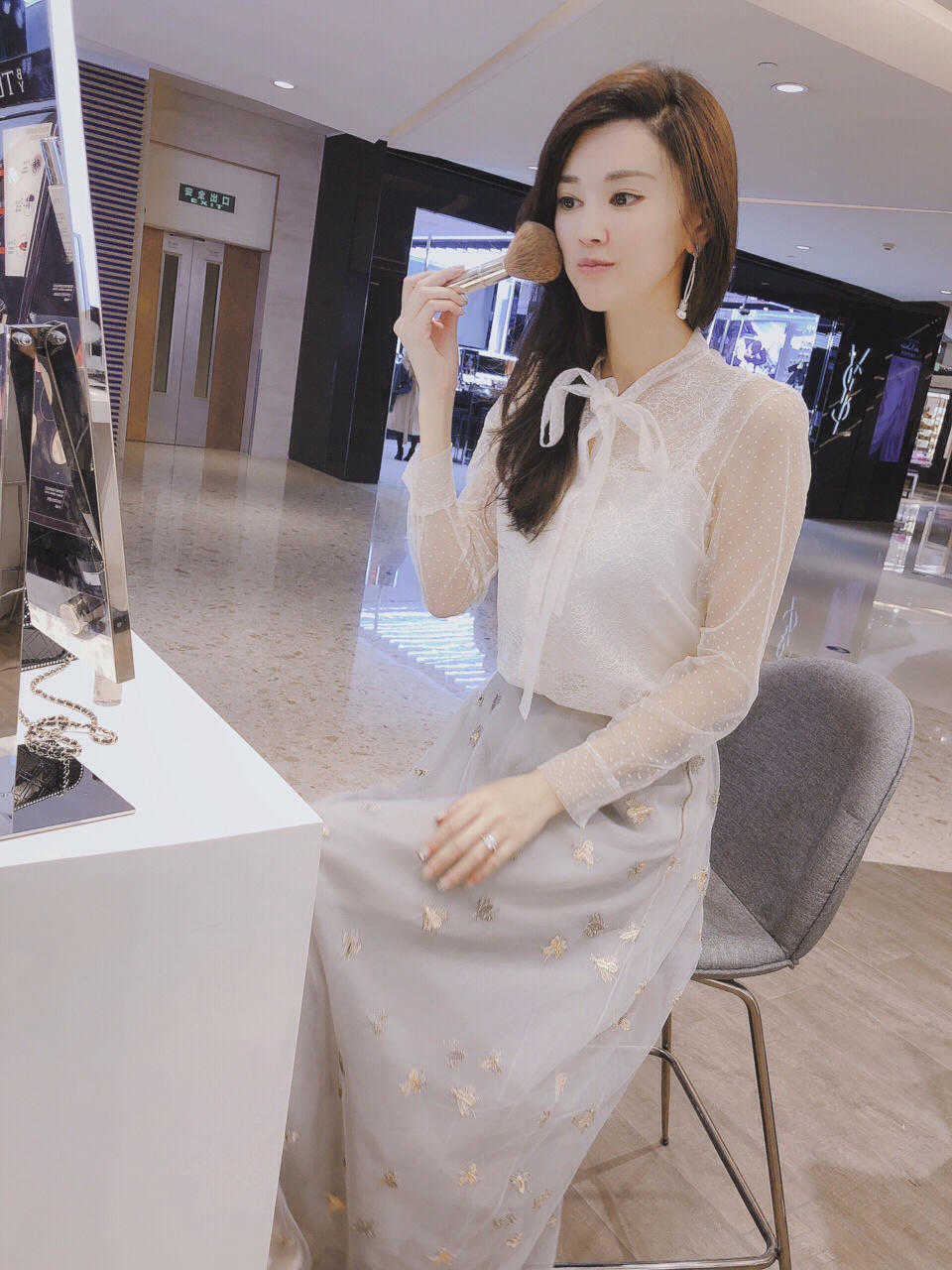 半身裙|选择半身裙的搭配,简约时尚,又不失高级感