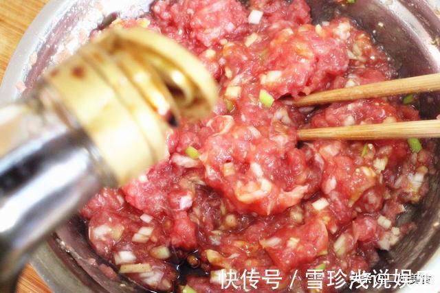 厨师|牛肉洋葱馅好吃的秘诀,教您老厨师的配方,鲜嫩多汁,真解馋