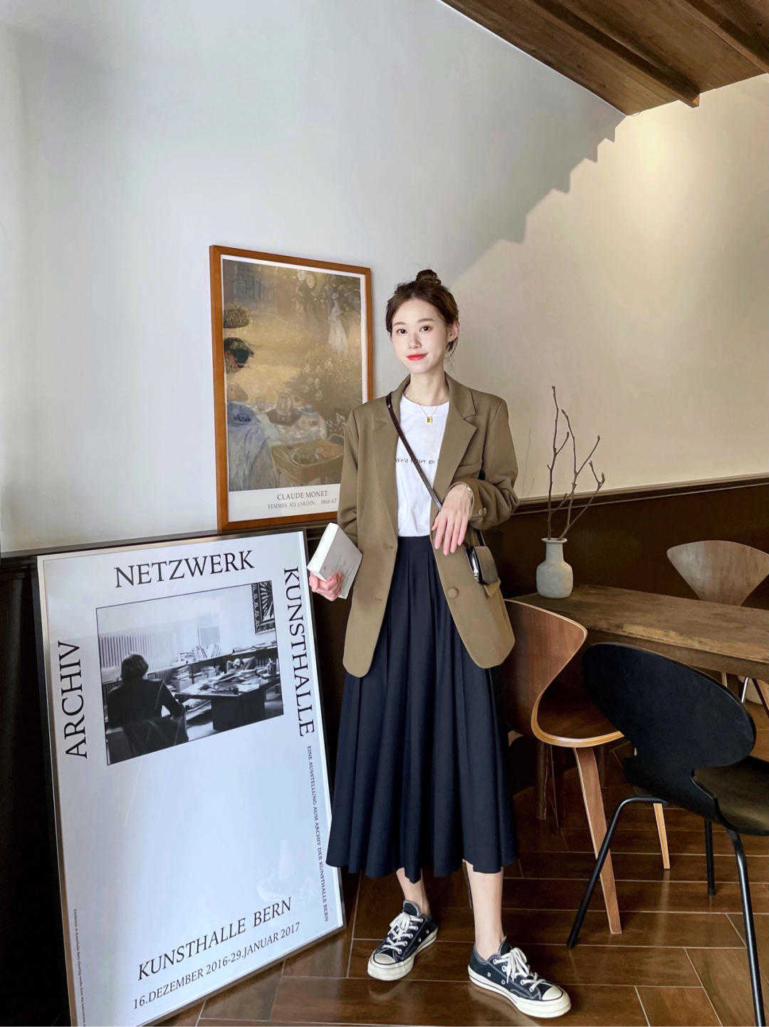 搭配|别再用西装配九分裤了!今年流行搭配小裙子,干练利落又不失温柔