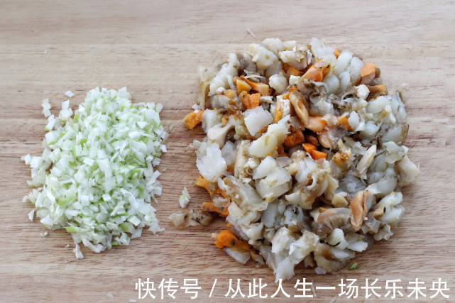 不揉面不发酵,用饺子皮做水煎包,皮薄馅大倍儿鲜美,当早餐正好