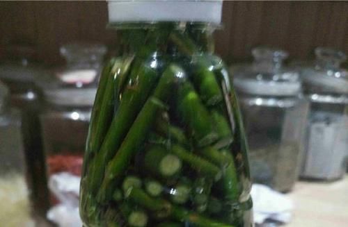 柳树枝用水泡多久能浇花生根？君子兰几月换盆好？