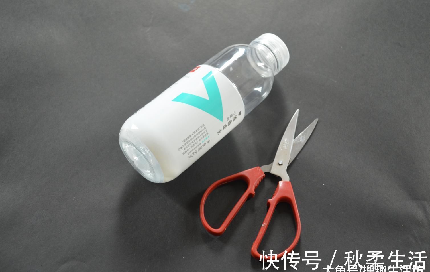 沥水架|塑料瓶我再也不扔了, 改造一下, 粘在厨房里有大用处, 省钱又实用