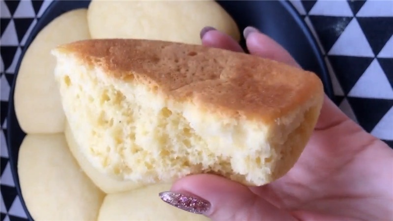  早餐教你用电饭锅做馒头，比用蒸锅做的还简单，馒头蓬松好吃