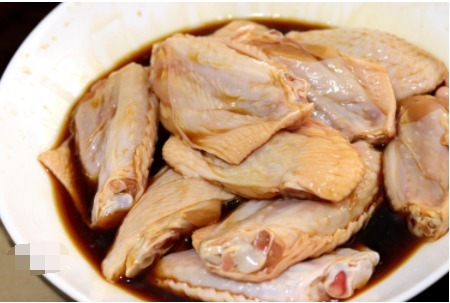 不用去饭店,三汁焖锅在家就能做,一大锅不到30元就让家人吃到撑