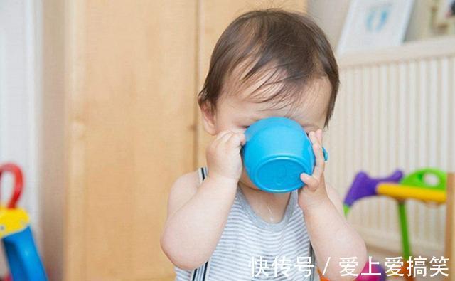 护理|孩子嘴唇干裂、起皮还出血怎么办？医生教你正确护理，比喝水管用