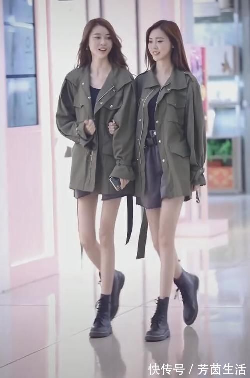 身材高挑|双胞胎穿同款军绿色风衣,潮流感满分不说,还贼酷