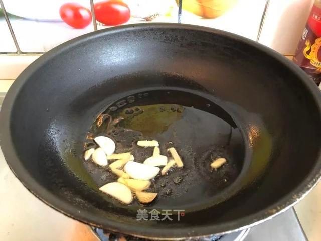 冻豆腐真是北方人的创造性美食，口感丰富有层次！热乎乎的超下饭