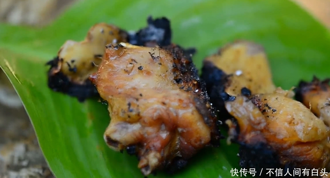 柚子|农村小伙把柚子掏空后,放了十几块鸡肉进去煮,揭开之后尴尬了