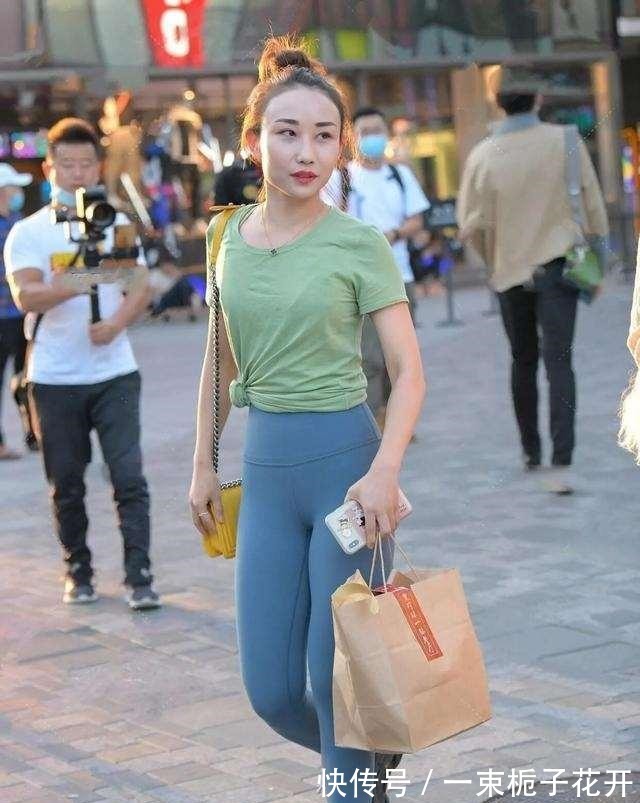 穿搭 打底裤才是穿搭主角,让你放松心情,懒散随意!