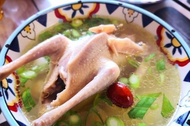 一鸽胜九鸡,炖汤时不能先焯水,学会这样做,汤鲜味美更好喝