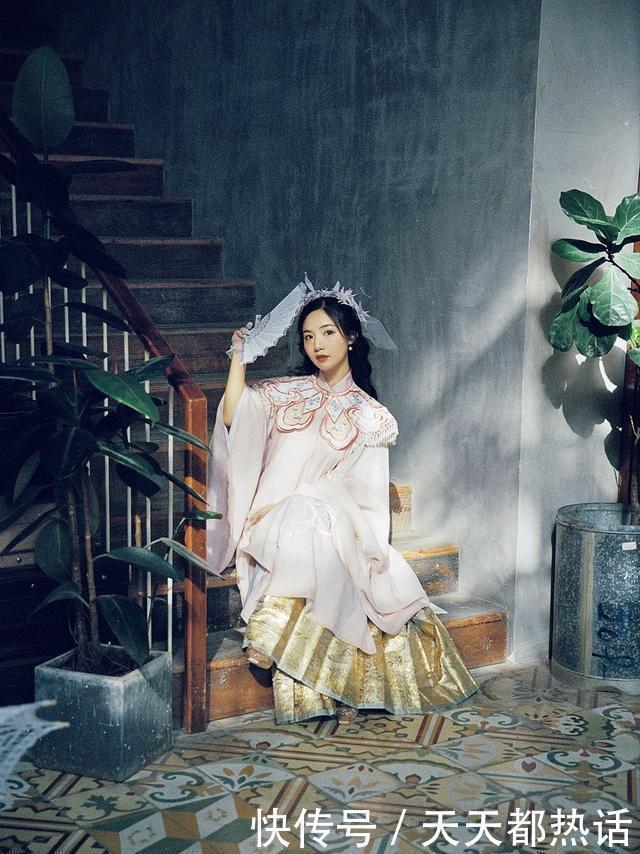 大小姐|小姐姐把汉服穿进了民国，大小姐气质备显，网友这也太美了吧