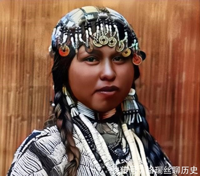 图为|百年前的印第安人老照片,被美国杀戮殆尽,很多村庄一夜变为鬼城