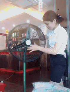 没想到|搞笑GIF趣图：本以为妹子气势如虹，没想到一泻千里！