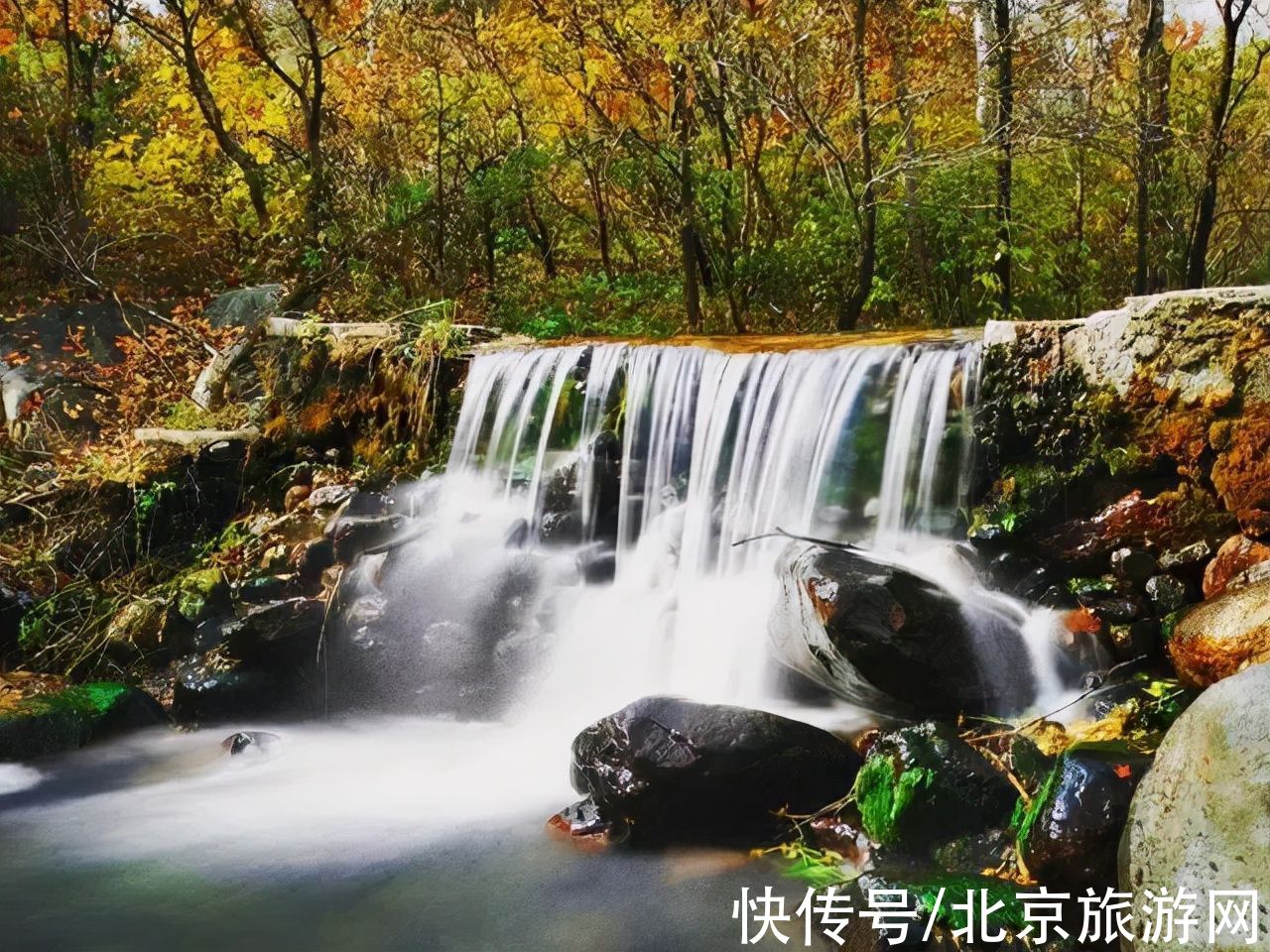 健康码|北京一处纯净的秋景，悠悠云海和空中澄明的湖泊让人心醉