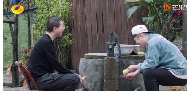 做菜|黃磊做菜翻車，“暖場(chǎng)王”何炅高情商緩解尷尬，只是那英沒(méi)有回應(yīng)