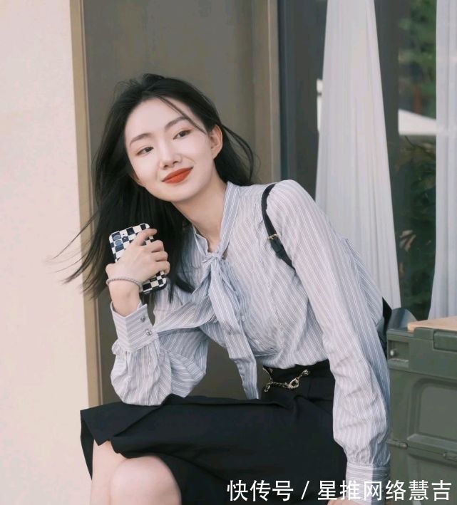 视觉效果|想要穿出高级感，就要学会给穿搭做减法，简约的穿搭就很有魅力