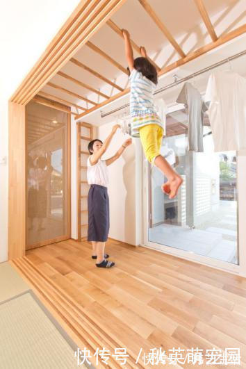 晾衣杆|国内阳台晒满衣服,家里来人太尴尬!不如学国外隔个洗衣房,好用